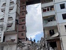 Подъезд многоквартирного дома обрушился в Белгороде после ракетной атаки